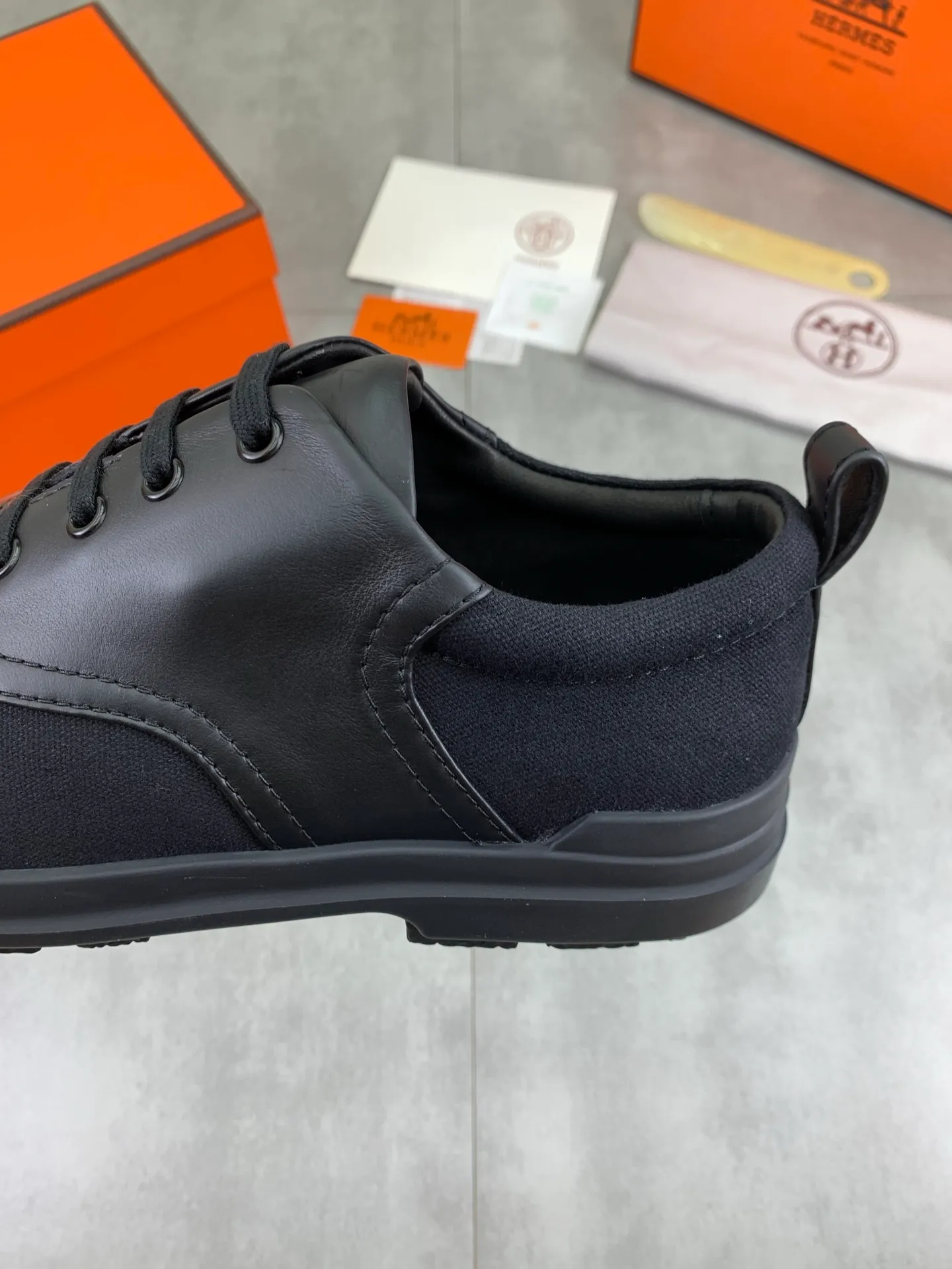 Factory price P740 💰💎💎💎Brand: Hermès Grade: Same as the official website Original quality materials: Original soft calfskin with beef tendon cloth Water-dyed cowhide lining Original Italian rubber outsole Style categories: Men's fashion Formal casual leather shoes Lace-up men's shoes series Young fashion European and American trends British style Size: 39-44 (38.45 can be customized)